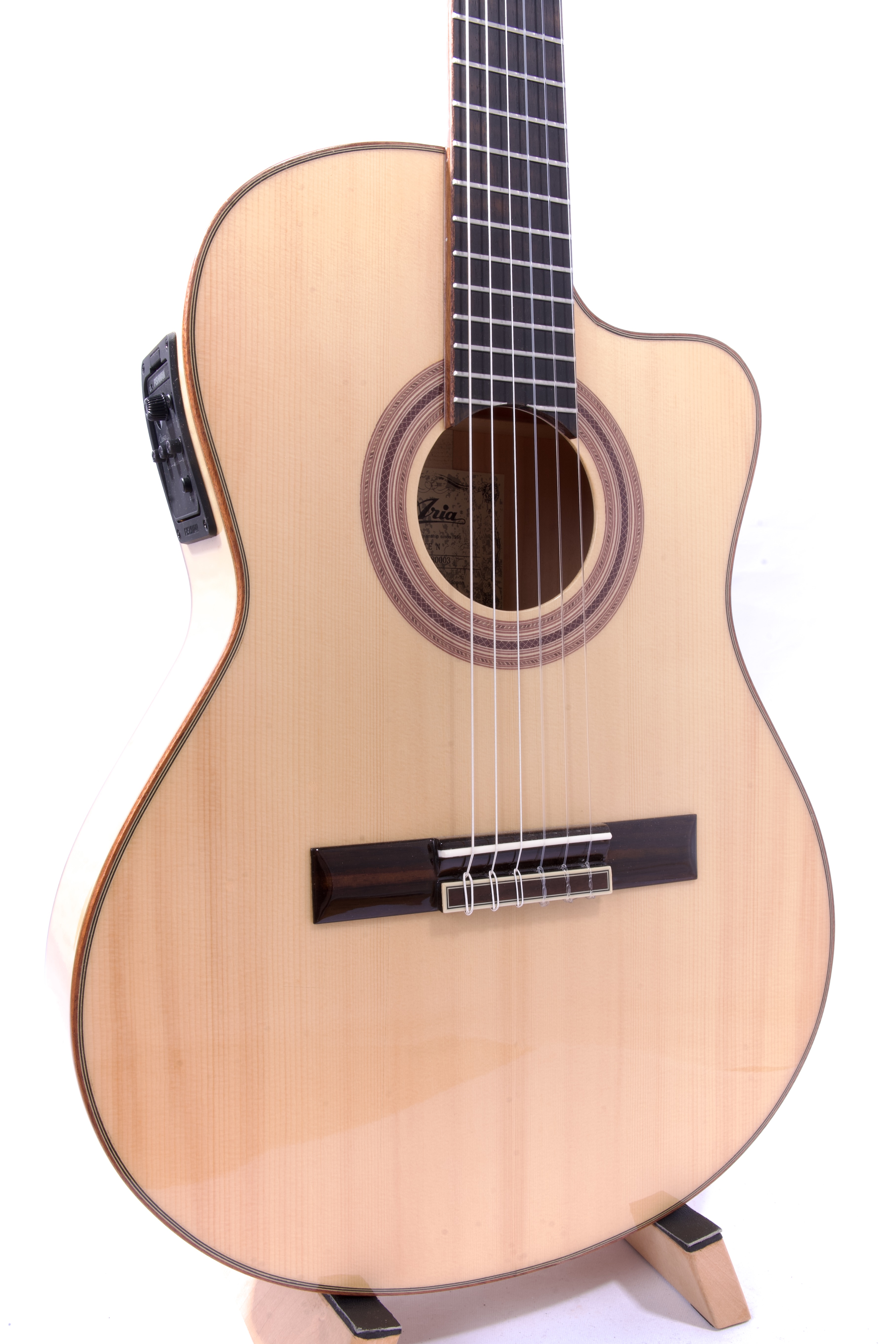 Konzertgitarre - Aria A48CE thin body